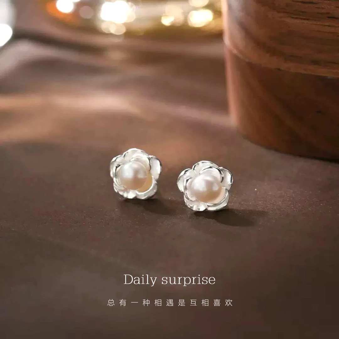 Dailysurprise 足银仿珍珠耳饰 足银999花姿灿然珠珠螺丝纹耳钉