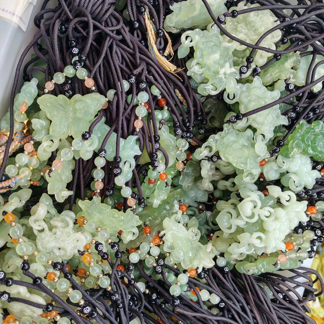 岫玉上品精美鬼工环挂件（随机发货其中一个）