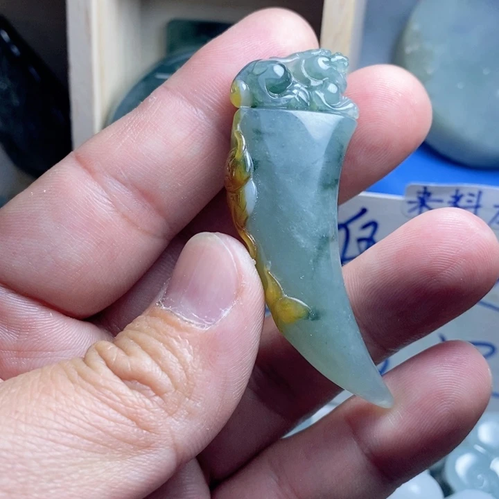 翡翠颈饰未镶嵌好