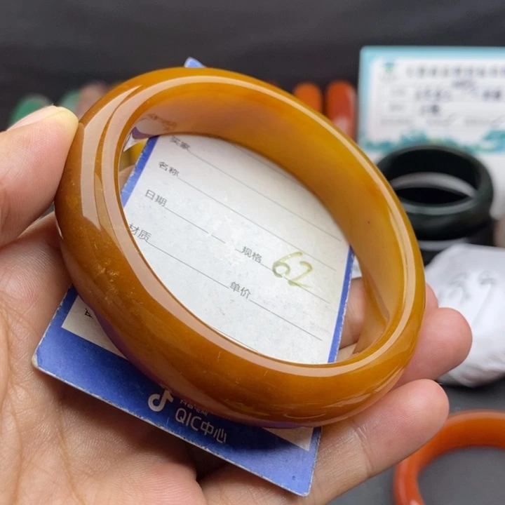 未镶嵌手镯石英质玉