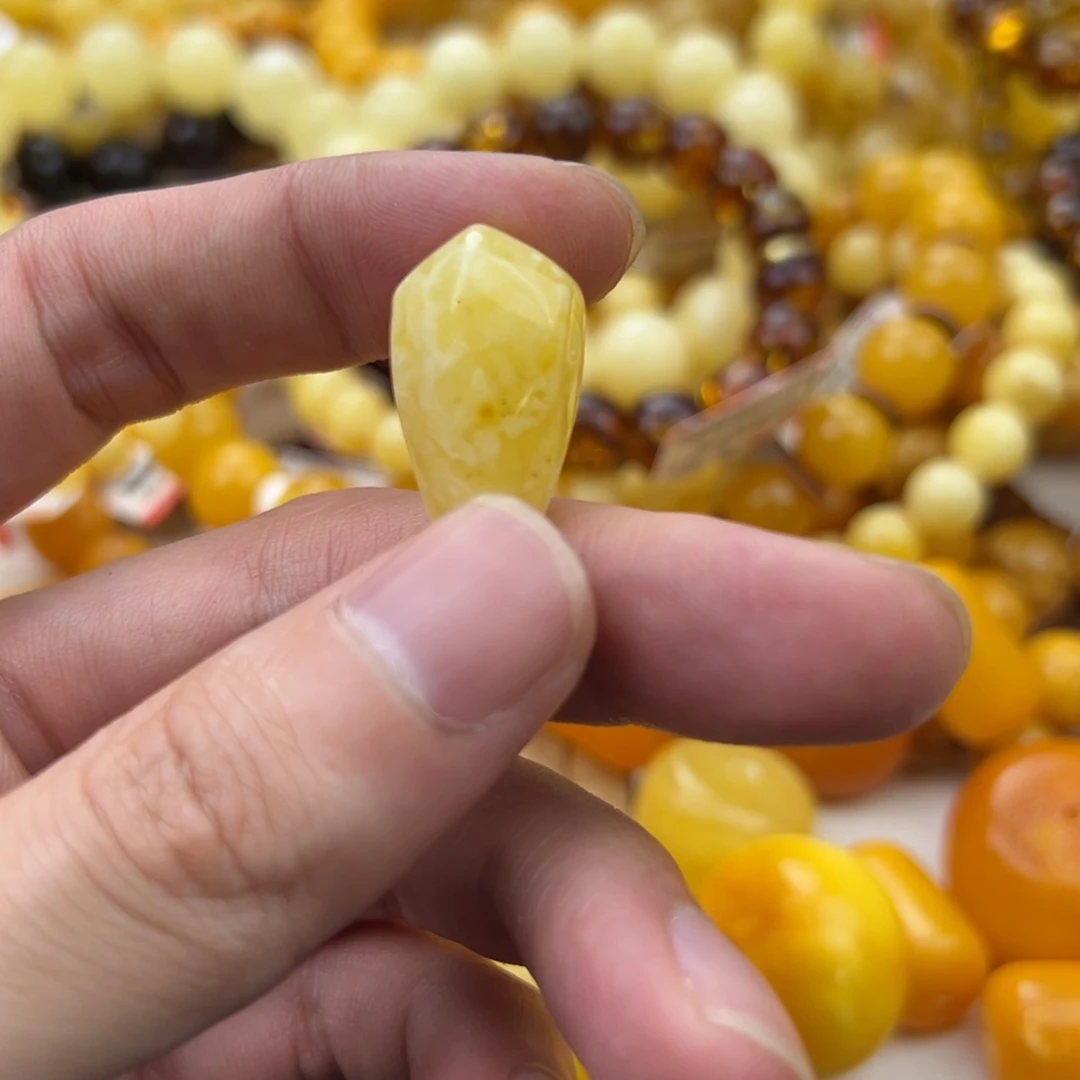 琥珀珠宝奇石未镶嵌