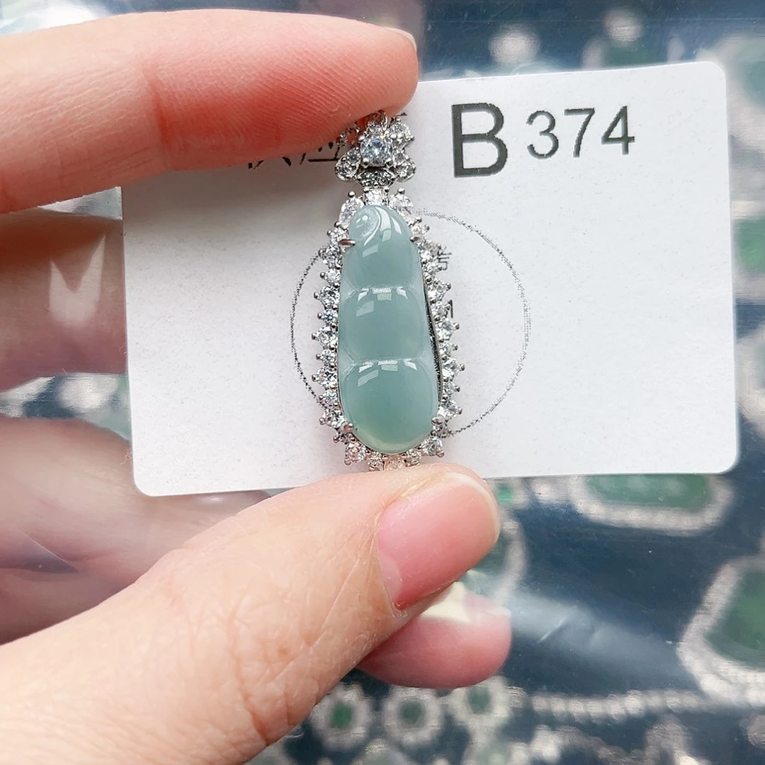 翡翠颈饰未镶嵌翡翠374