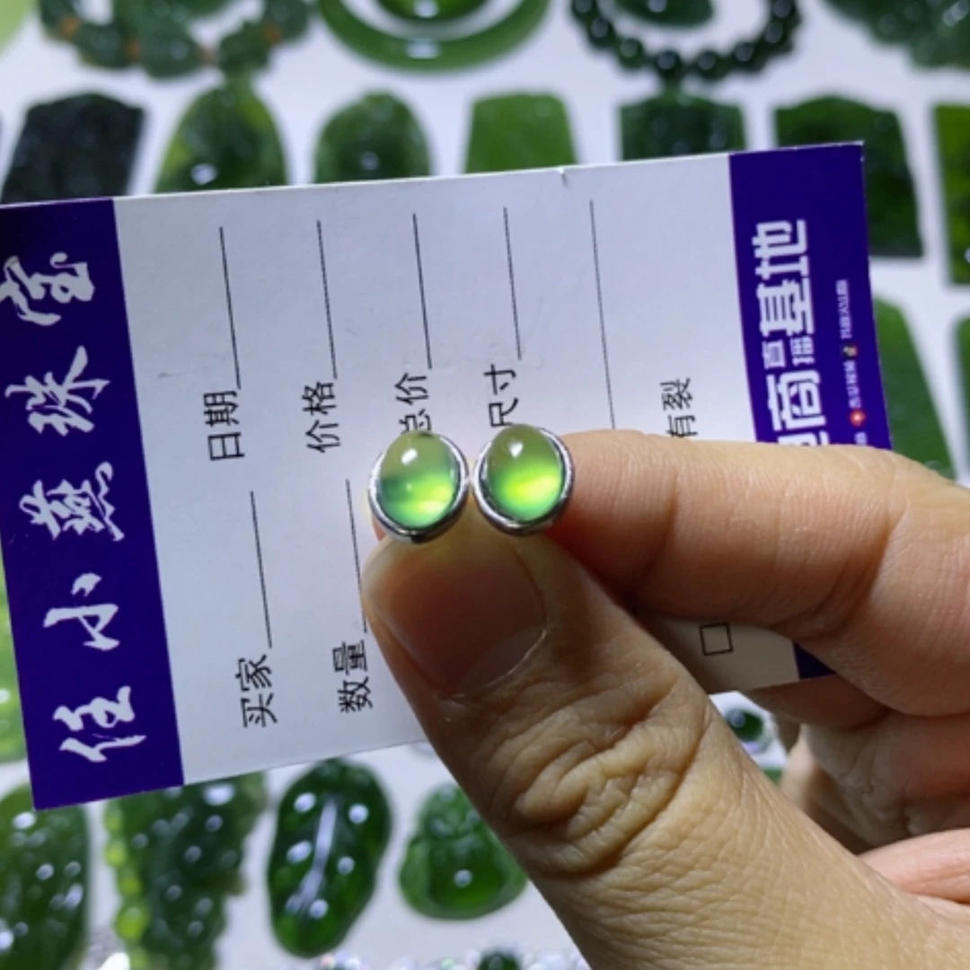 【闪购商品】银S925镶嵌蛇纹石玉耳钉