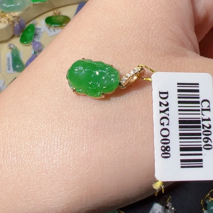翡翠挂件18K金镶嵌翡翠
