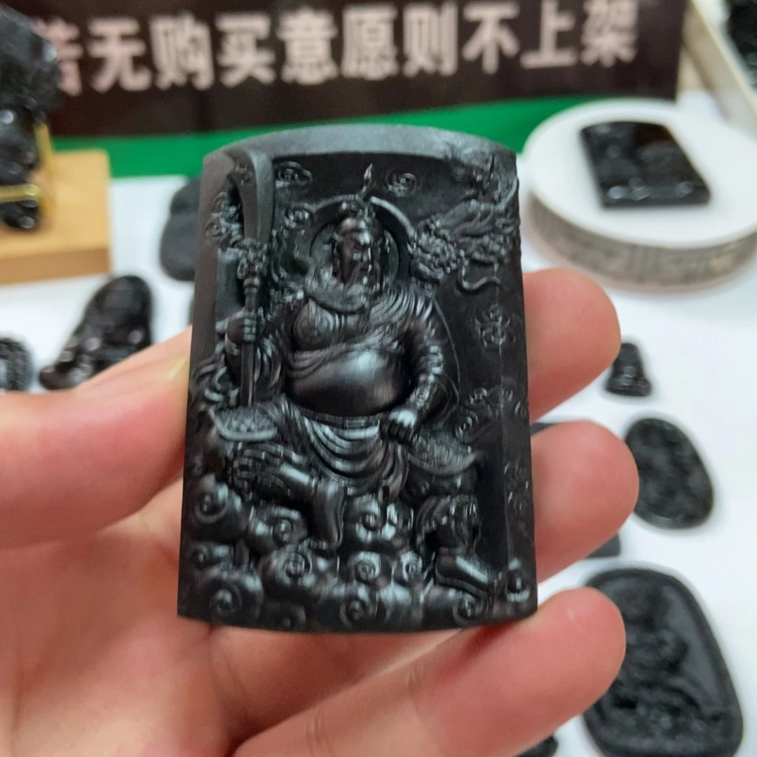 李***杰颈饰未镶嵌翡翠关公