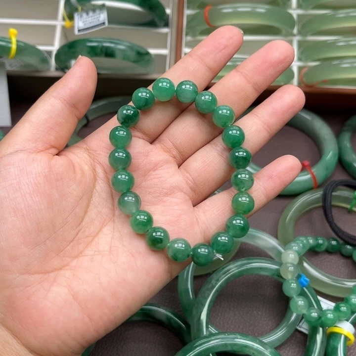 冬***冬石英质玉（非洲翠）手链未镶嵌