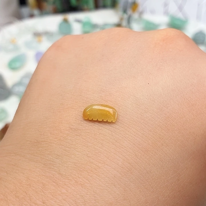 翡翠未镶嵌颈饰黄色木梳