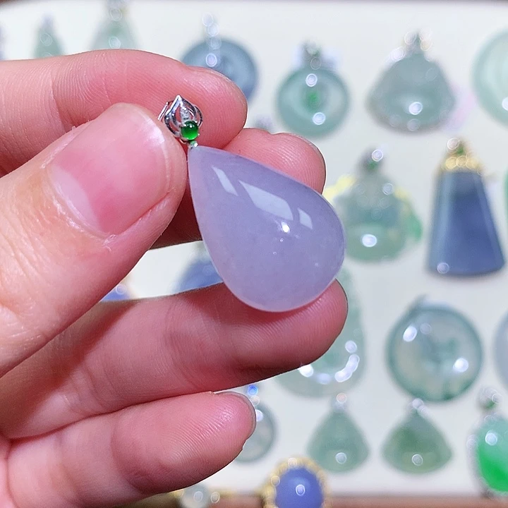 翡翠18K金镶嵌颈饰水滴