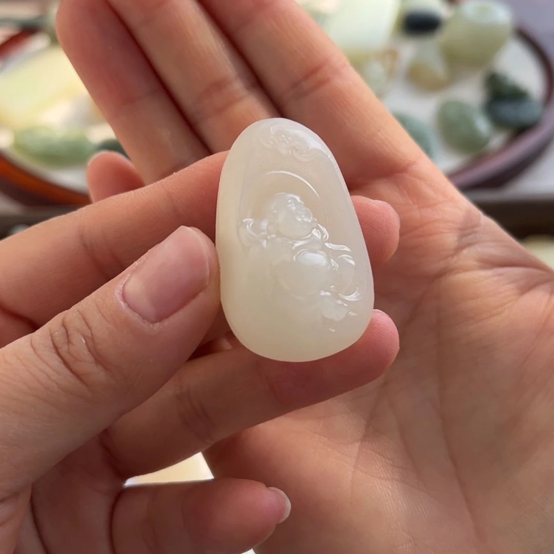 时***妹和田玉未镶嵌颈饰