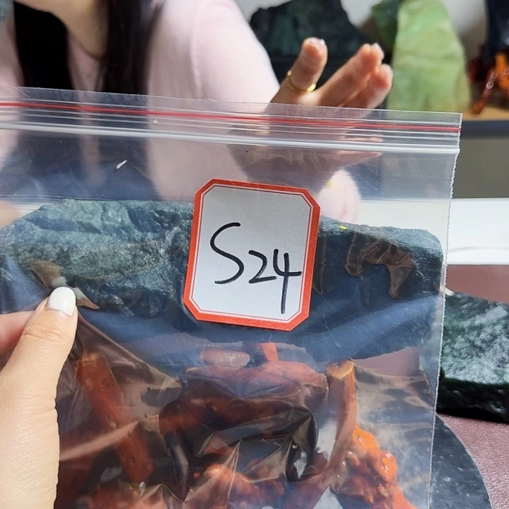 蛇纹石玉未镶嵌手镯精*神
