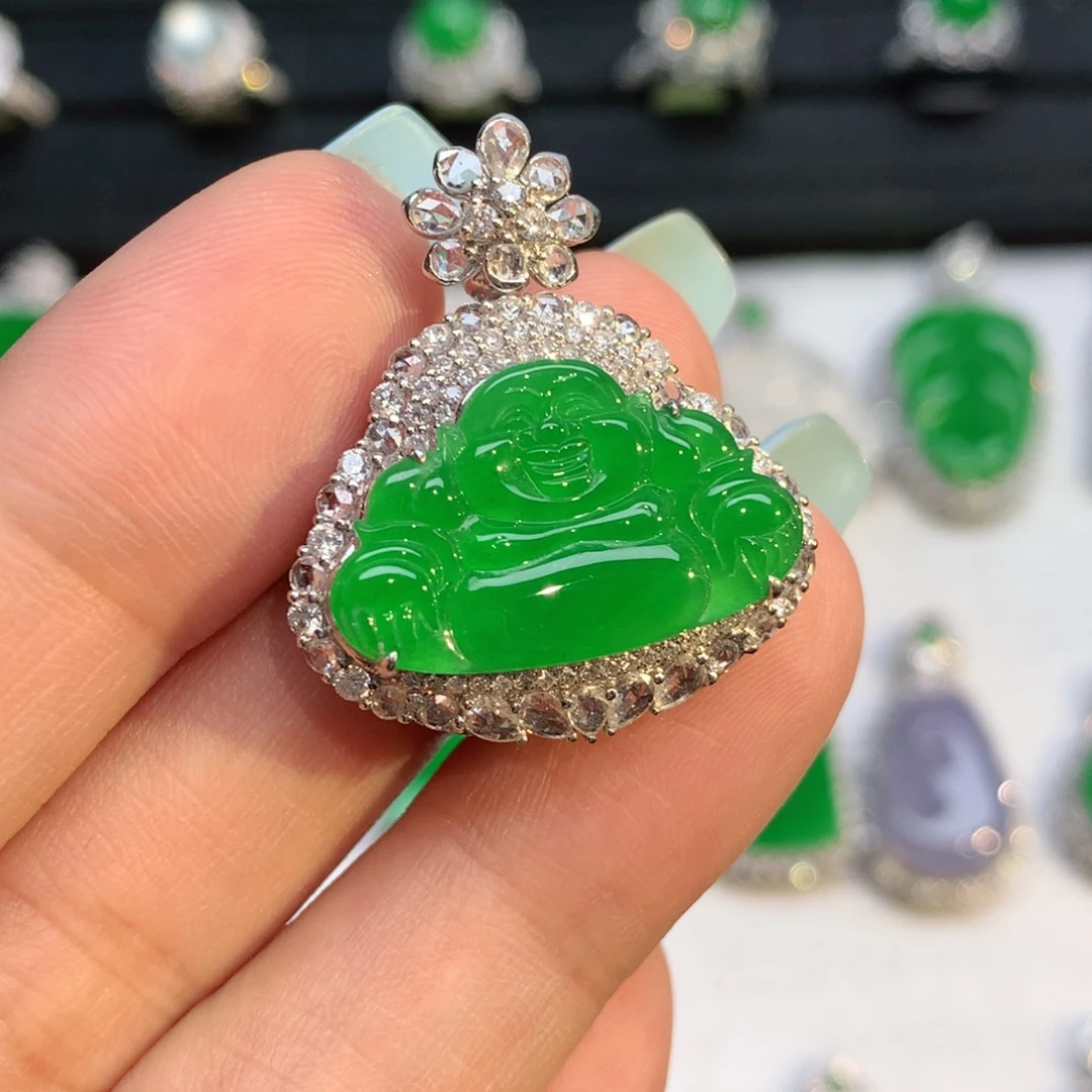 翡翠18K金镶嵌颈饰吊坠