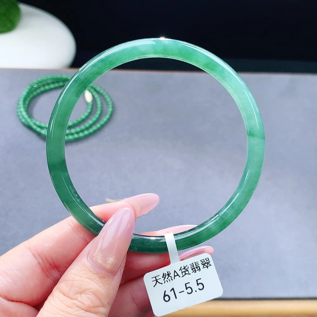 未镶嵌手镯（圆镯）翡翠