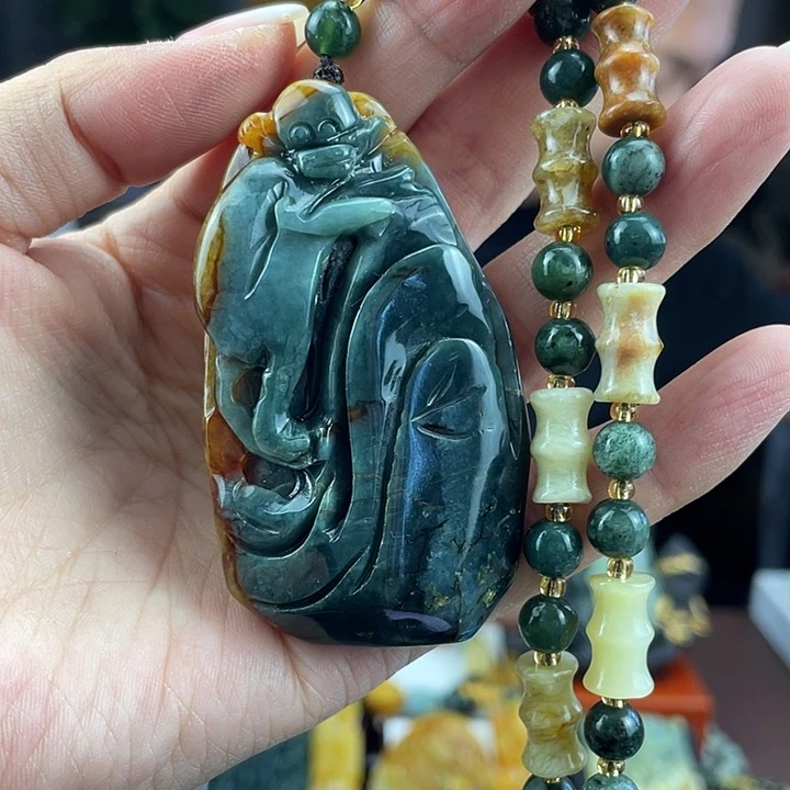 蛇纹石玉未镶嵌颈饰