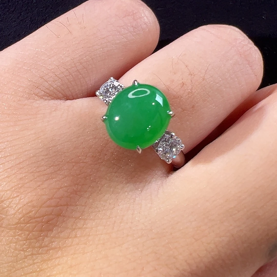 翡翠18K金镶嵌戒指简镶蛋面