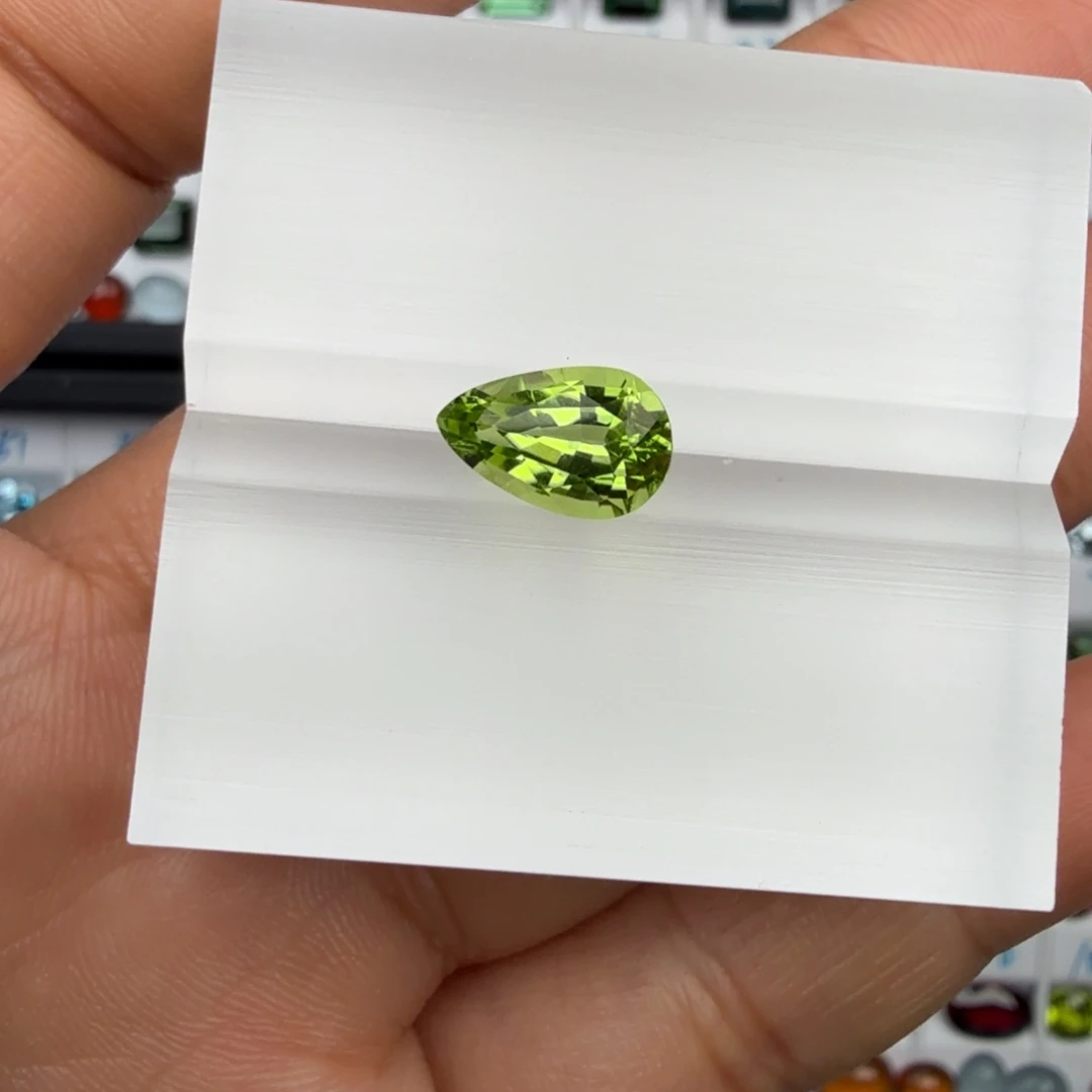 橄榄石未镶嵌笔搁天然2.83克拉