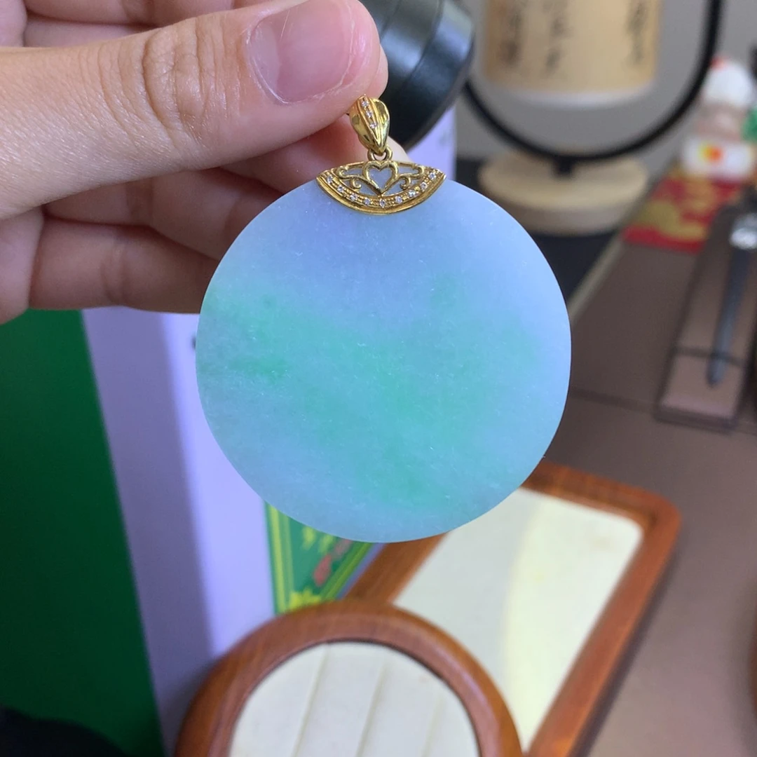 翡翠18K金镶嵌颈饰翡翠