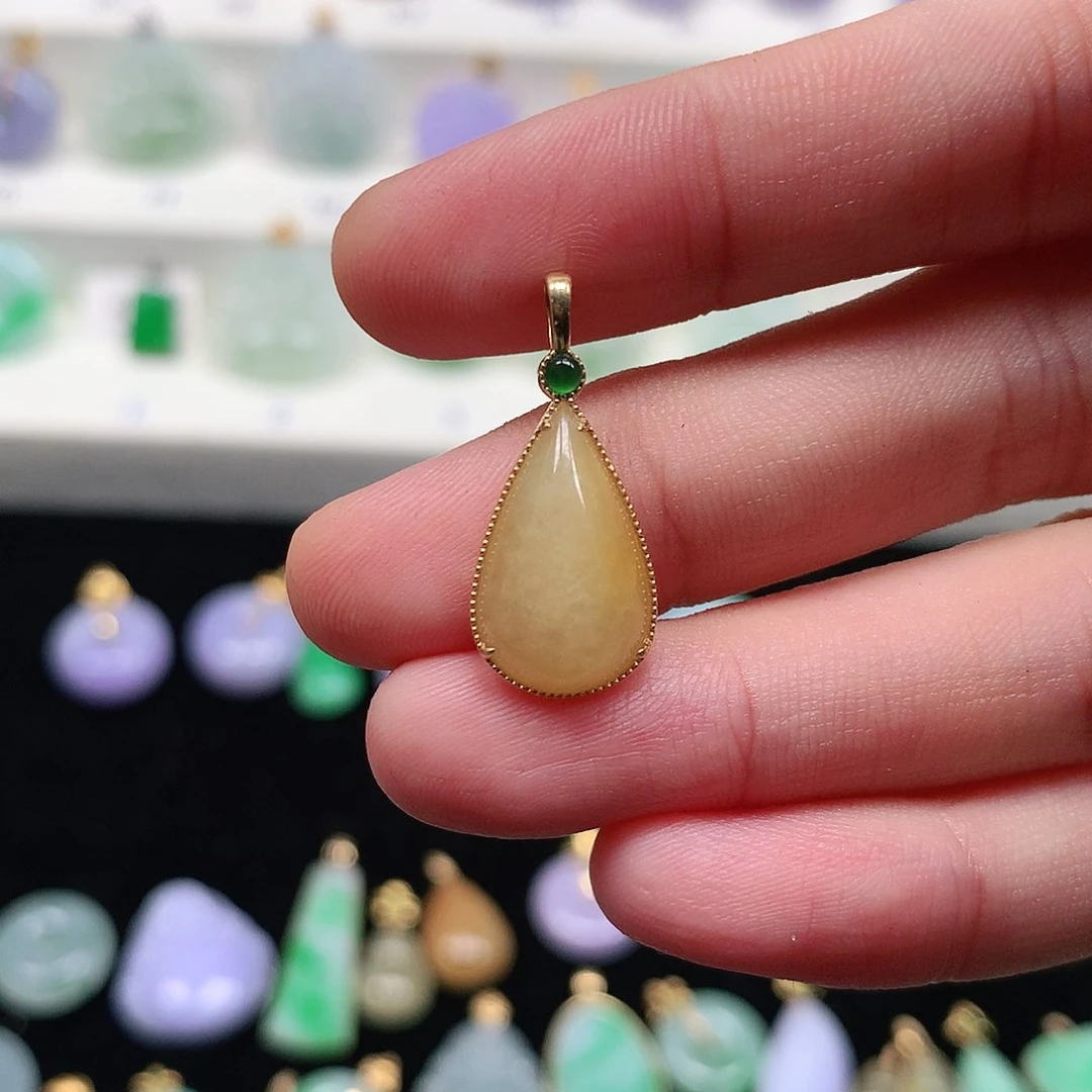 颈饰18K金镶嵌翡翠翡翠吊坠