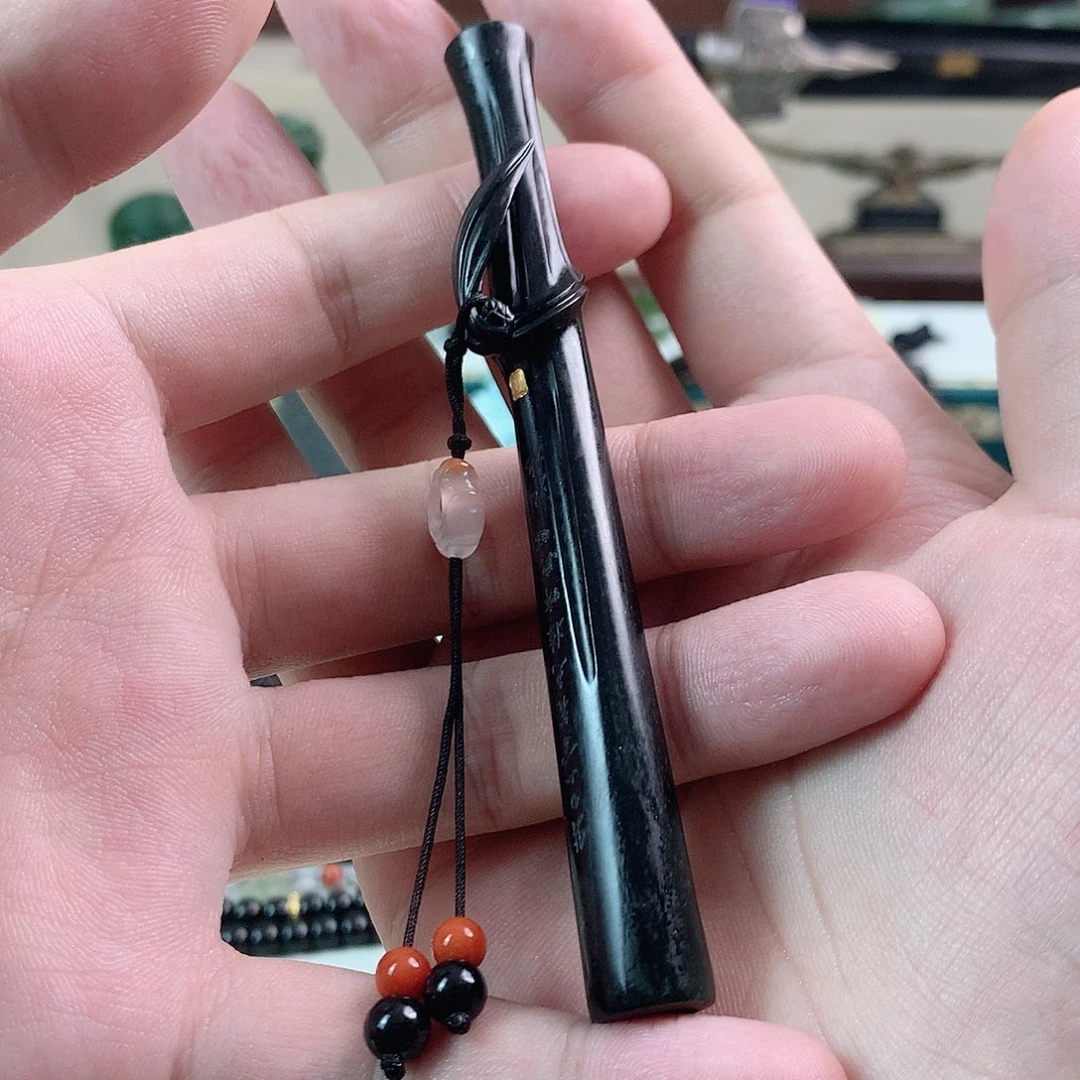 和田玉未镶嵌颈饰躺**个