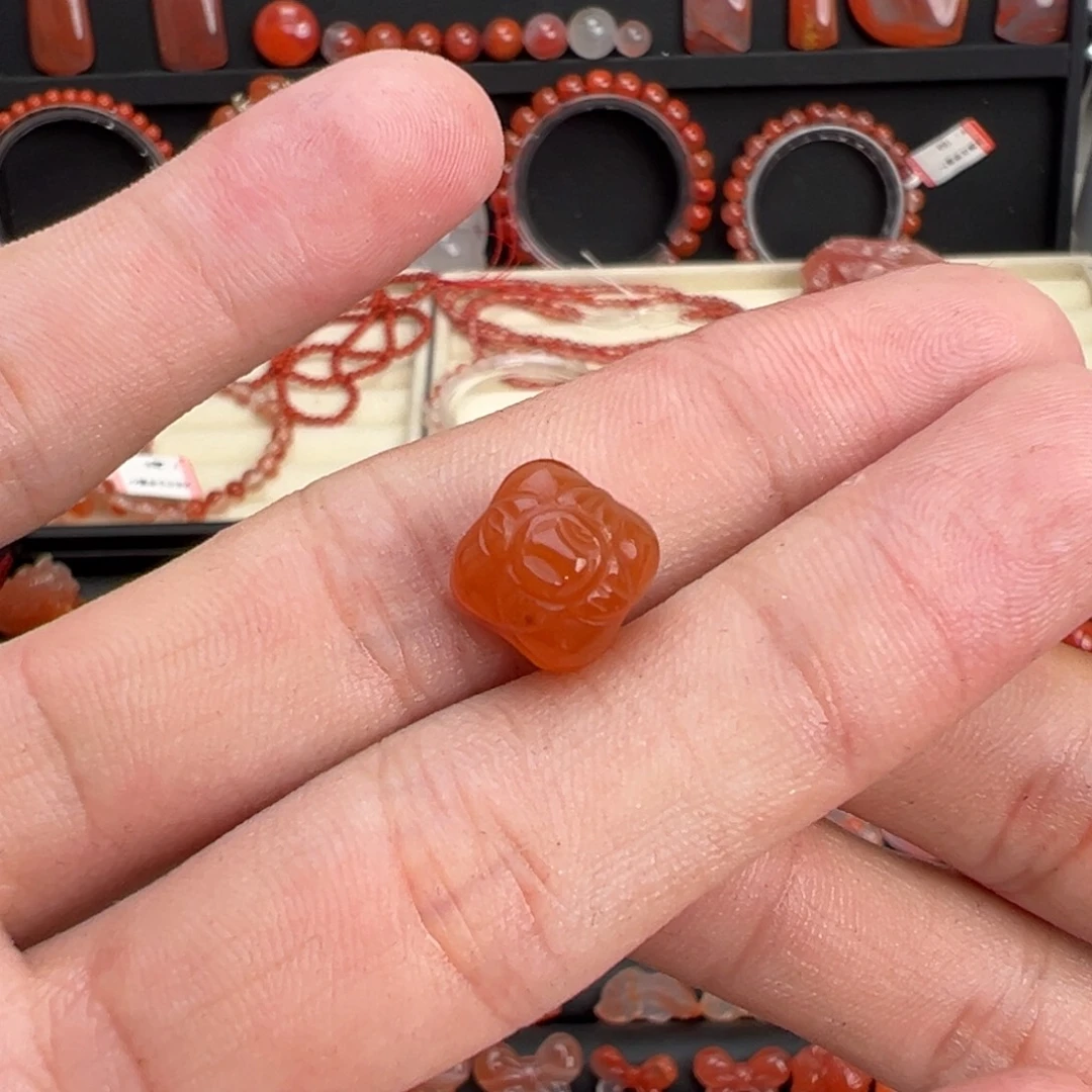 南红玛瑙未镶嵌颈饰柿子