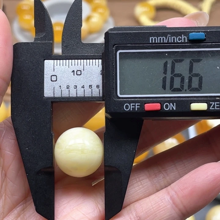 Y***i未镶嵌琥珀裸石天然