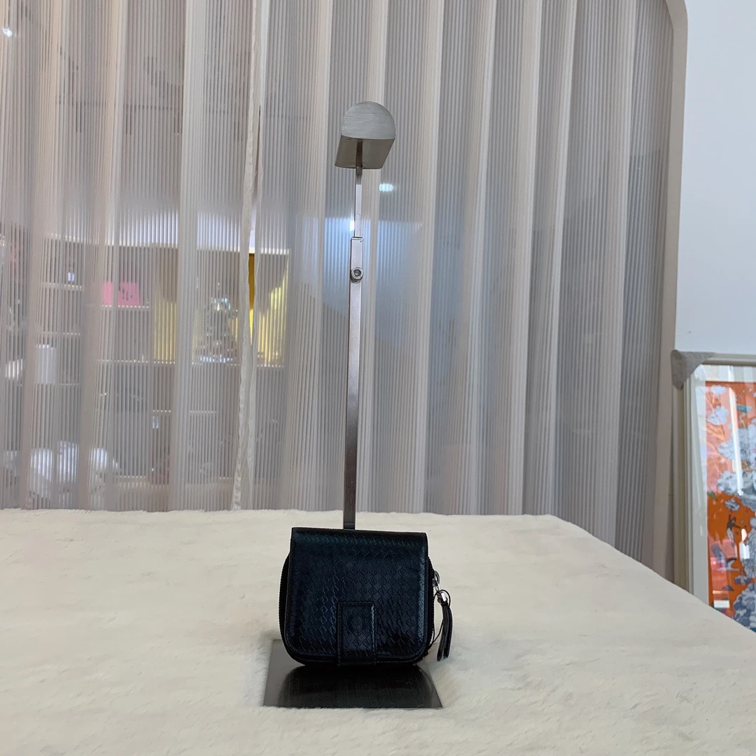 箱包/单肩包 fendi 零钱包黑色，