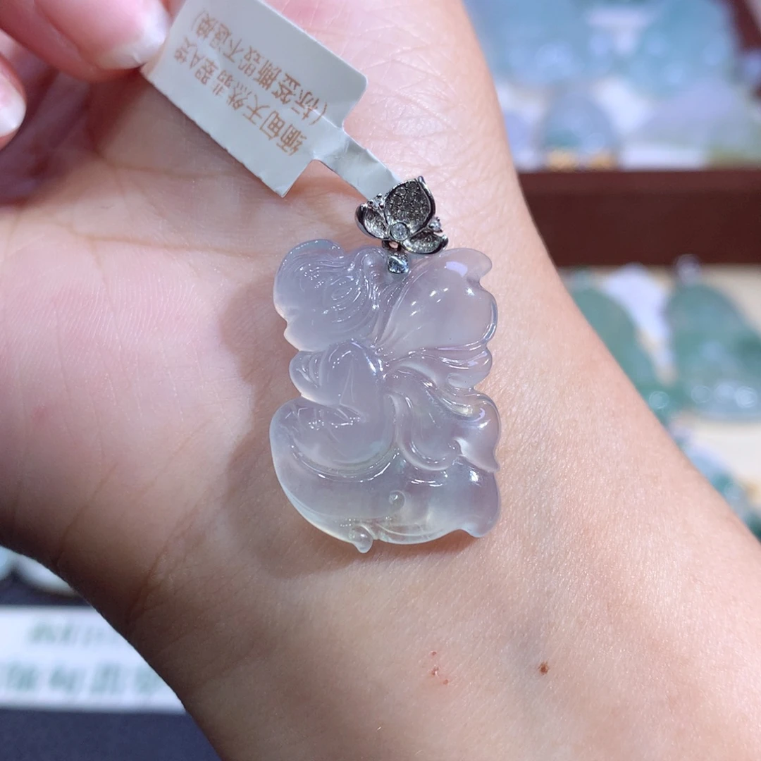 翡翠18K金镶嵌颈饰翡翠