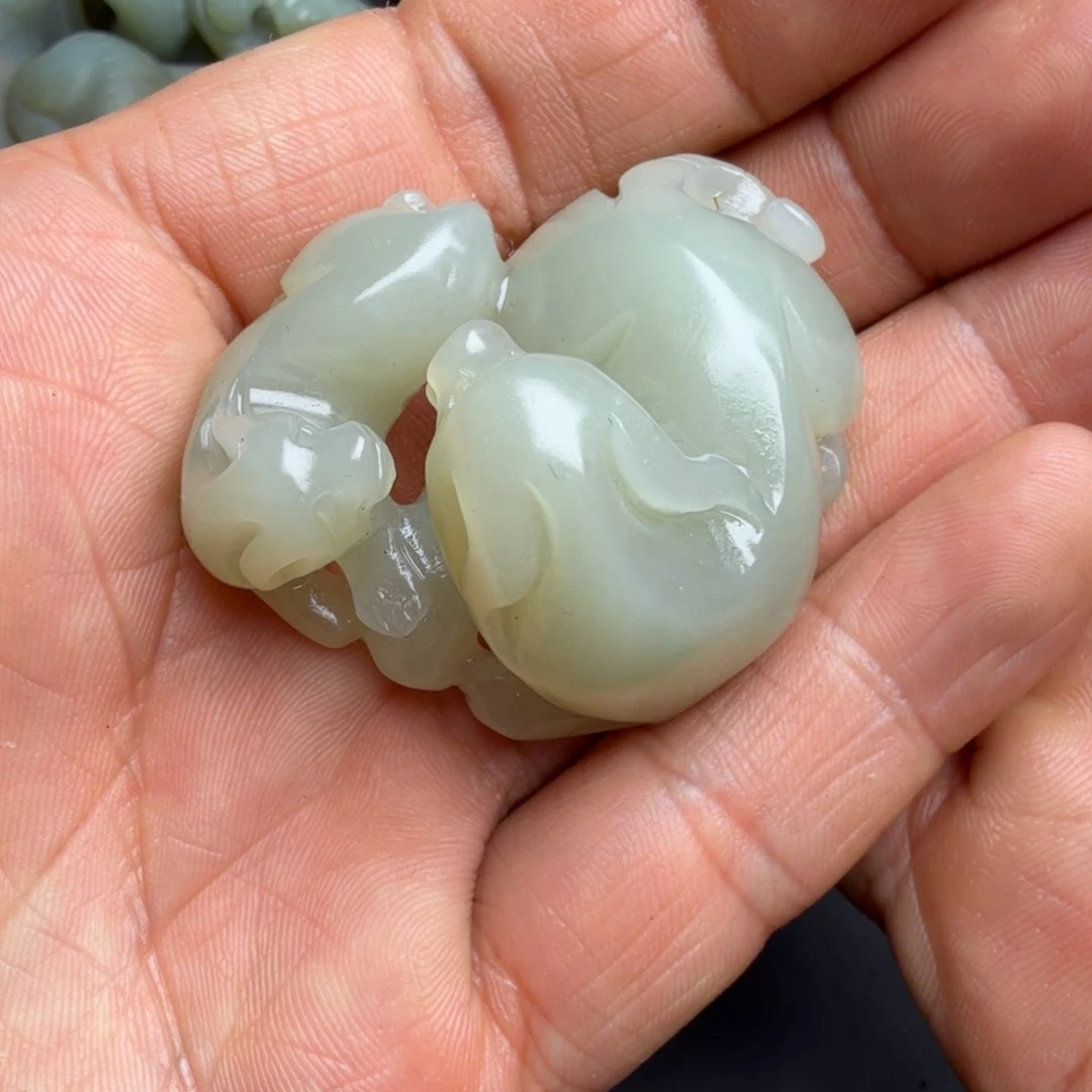 和田玉颈饰未镶嵌不****?