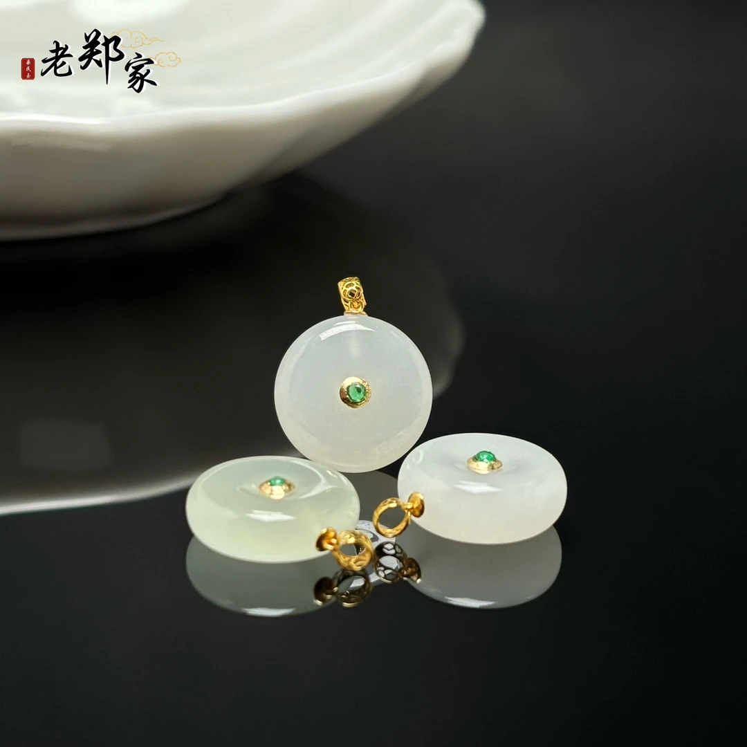 【老郑家】18k金和田玉平安扣吊坠 3389 多样性发1件 约15*5mm