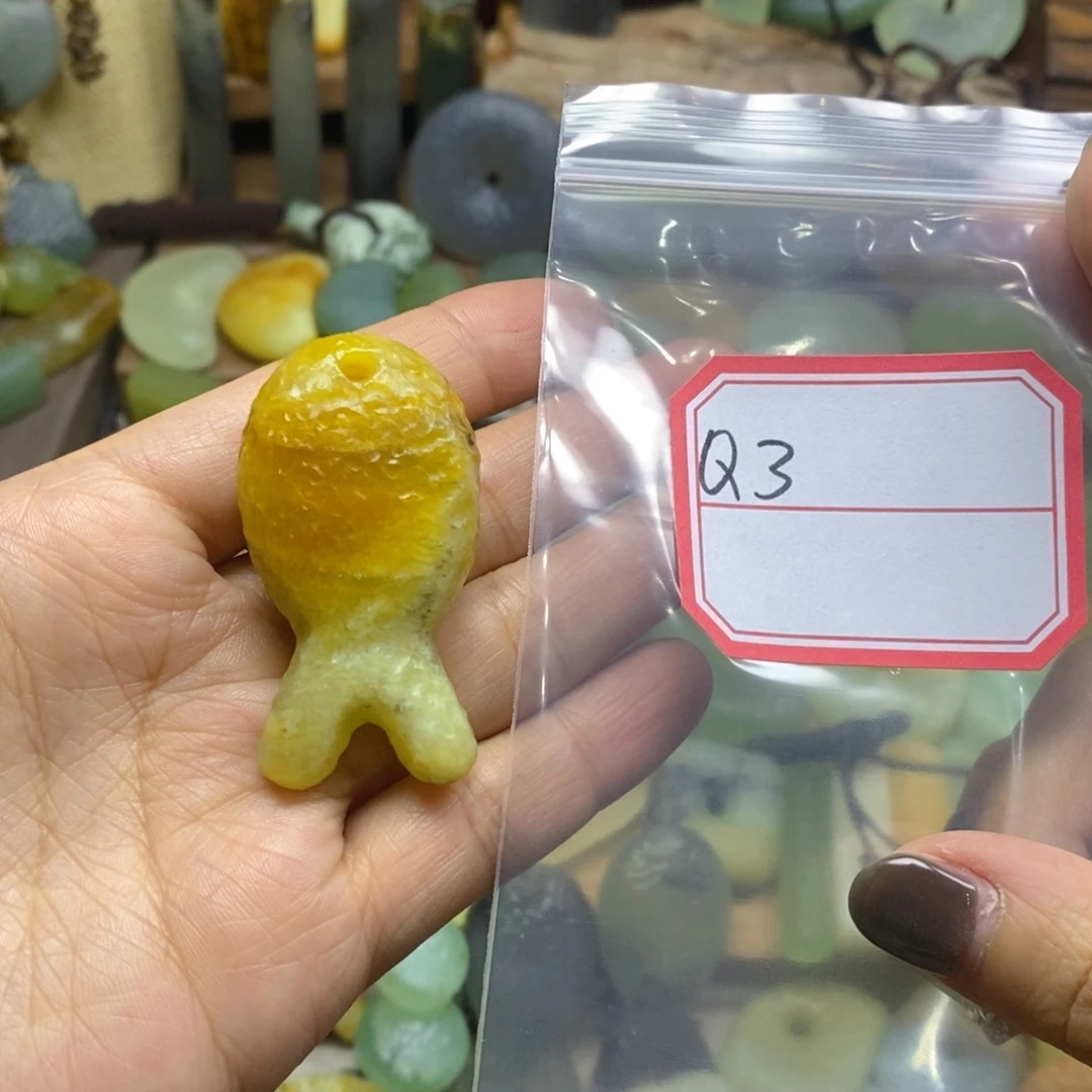 未镶嵌蛇纹石玉颈饰s****）