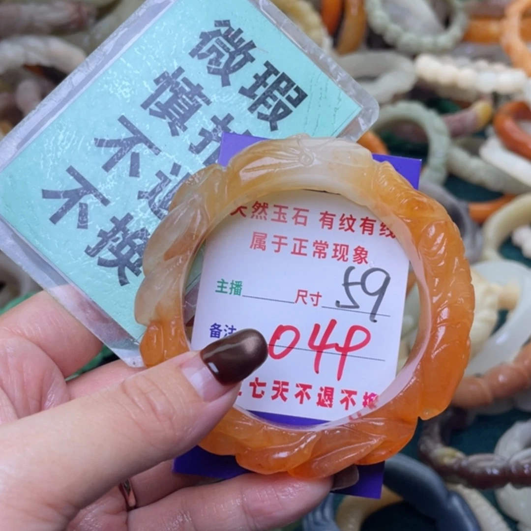 【闪购商品】未镶嵌手镯（圆镯）石英质玉