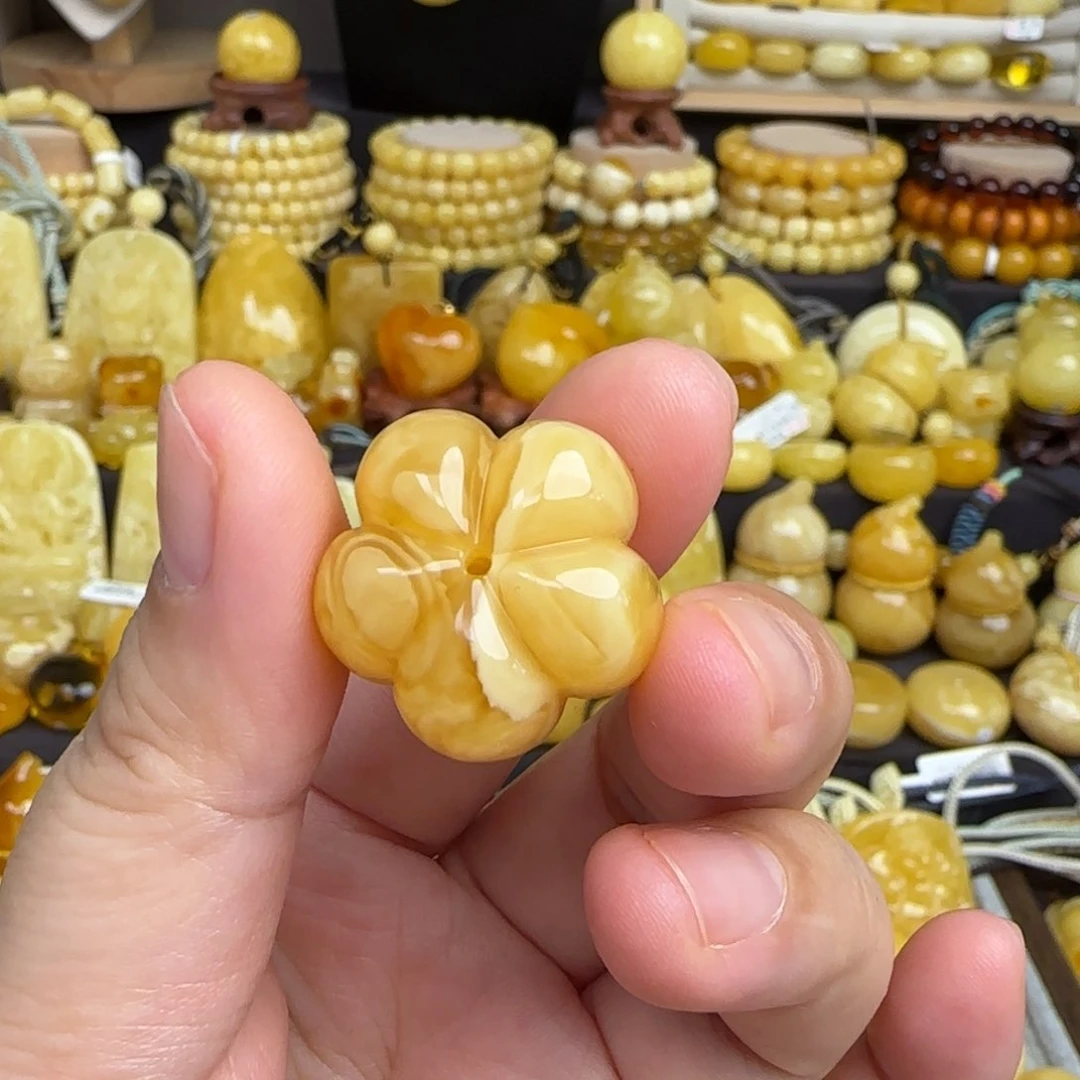 芝***耶未镶嵌吊坠(赠链)蜜蜡蜜蜡五瓣花