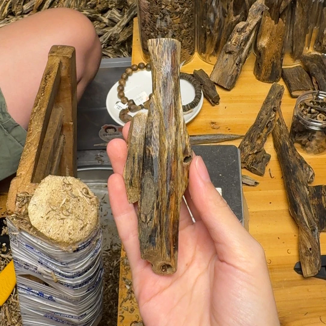 沉香碎屑沉香白棋块料19克