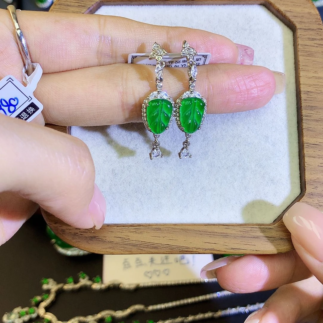 翡翠耳饰银S925镶嵌天然翡翠叶子耳钉
