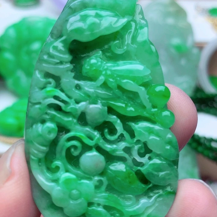 吊坠(不含链)未镶嵌翡翠