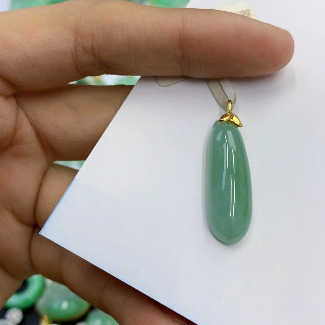 翡翠18K金镶嵌颈饰翡翠