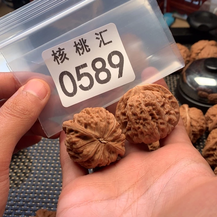 ****落文玩核桃吊坠黑马
