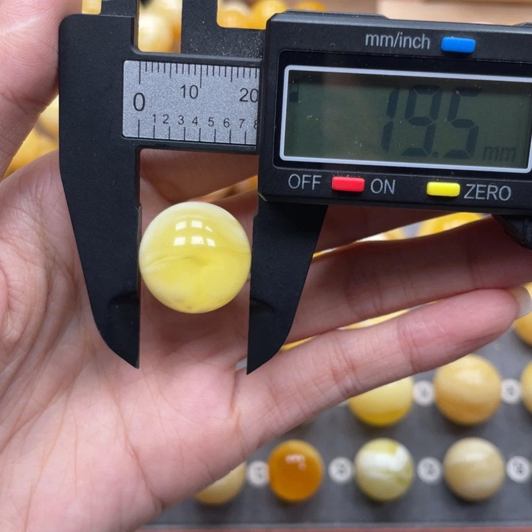 百***光琥珀未镶嵌珠宝奇石