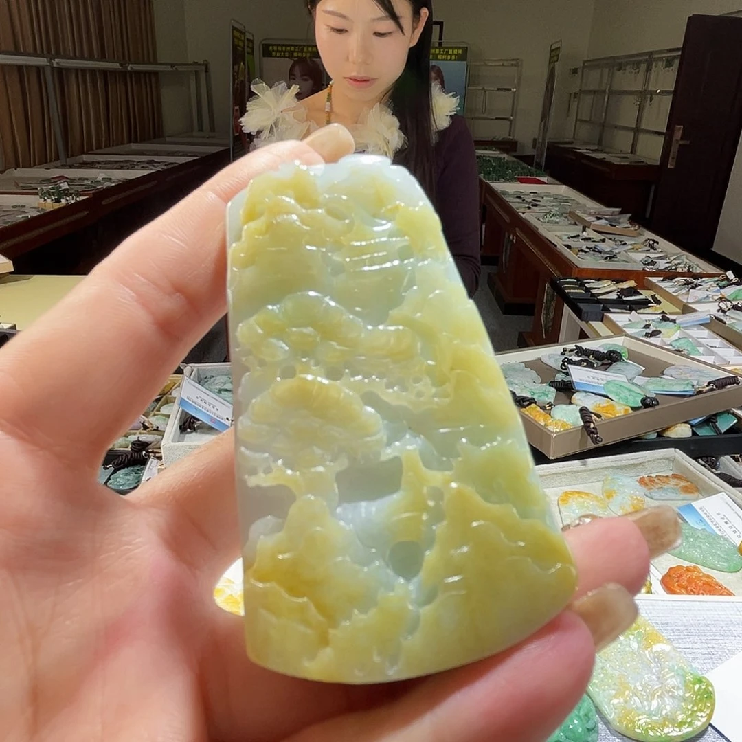 翡翠未镶嵌颈饰一