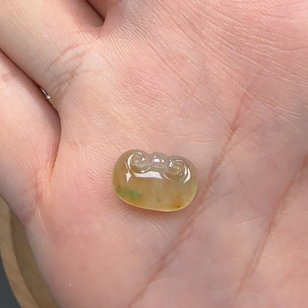 翡翠未镶嵌颈饰如意头