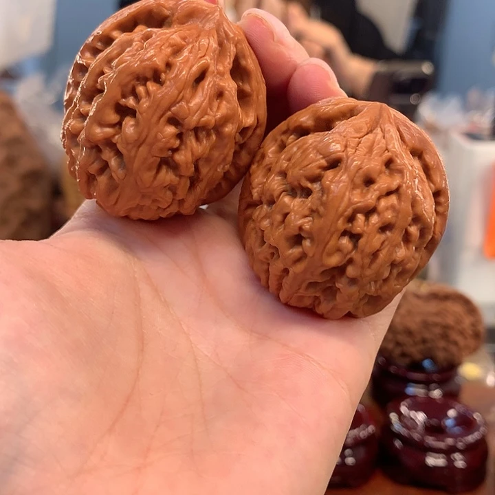 文玩核桃把件红锦鲤