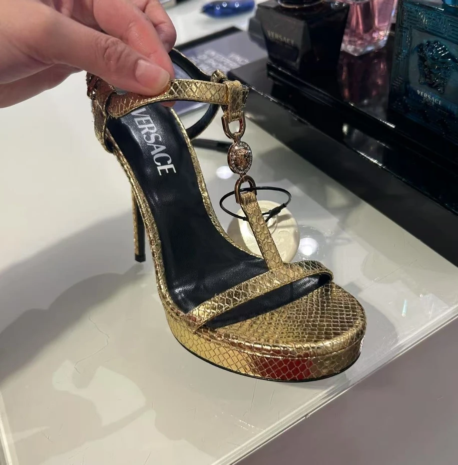 全新未使用 VERSACE/范思哲 小星星意大利  金色高跟鞋