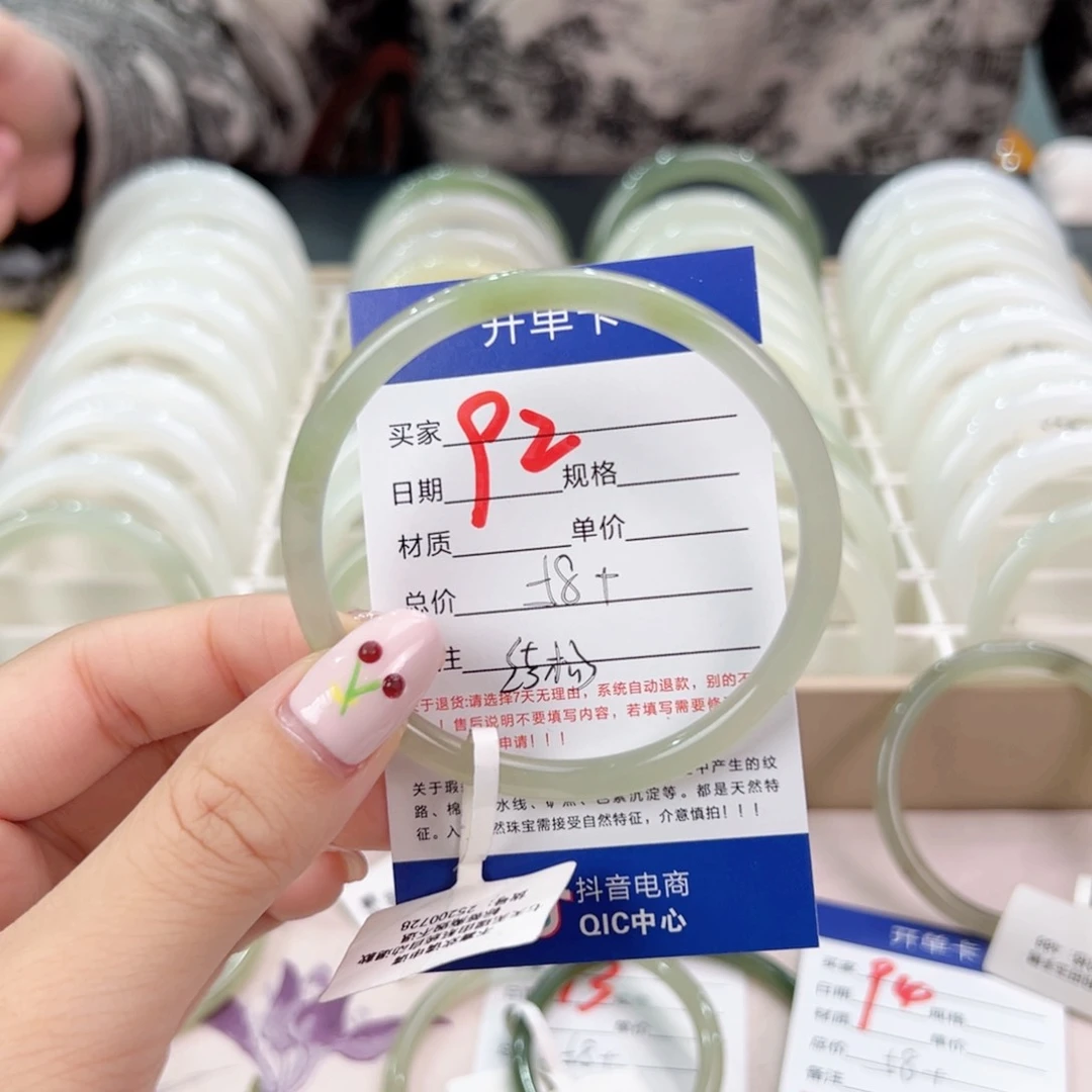 未镶嵌手镯和田玉随***?