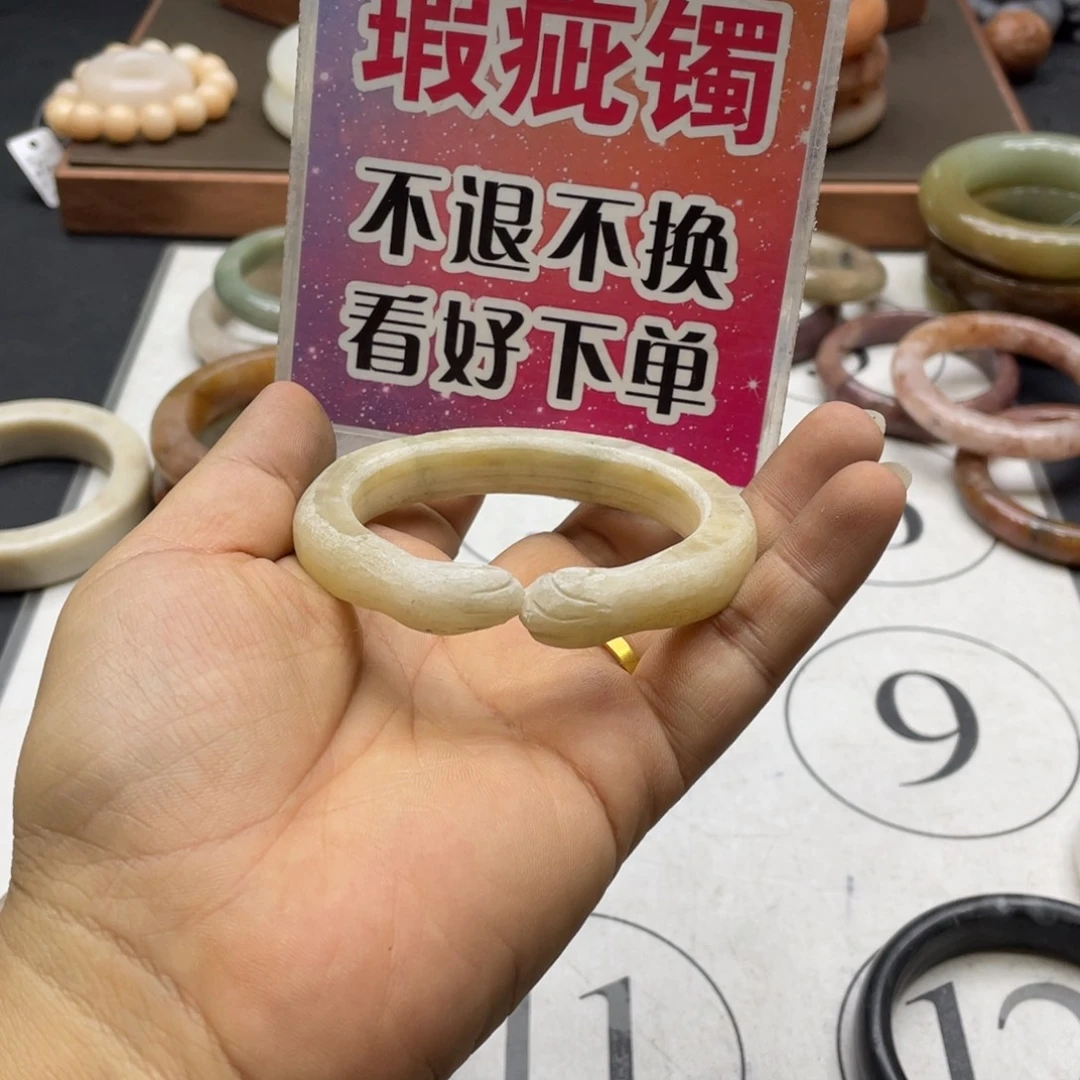 田***一石英岩玉未镶嵌手镯