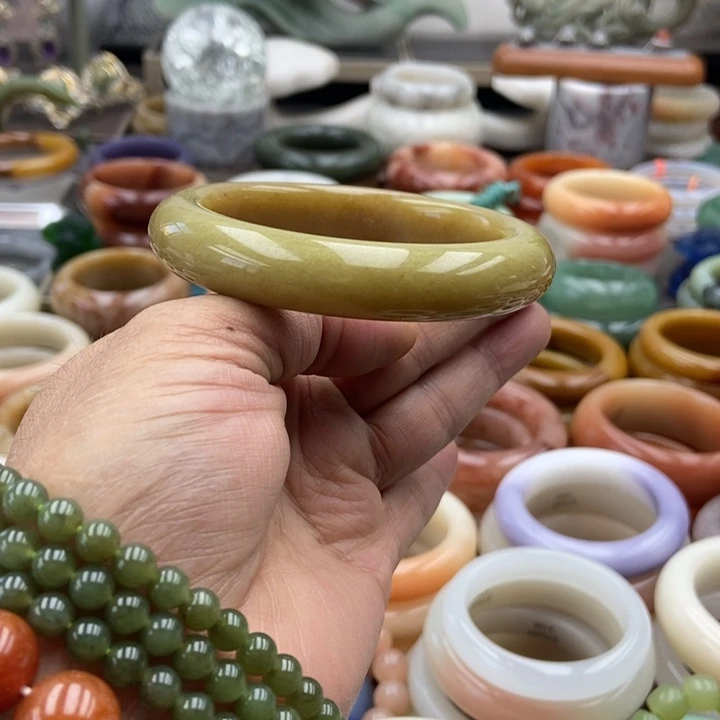 石英岩玉未镶嵌手镯抹茶