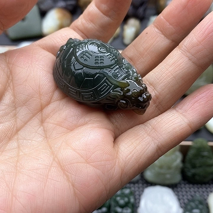 颈饰未镶嵌和田玉（糖玉）