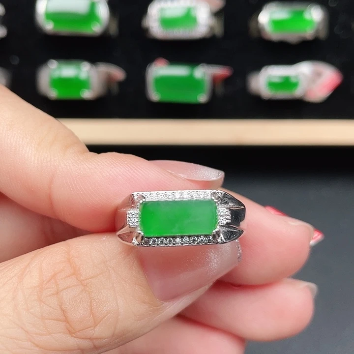 翡翠银S925镶嵌戒指编号：3982没运费险