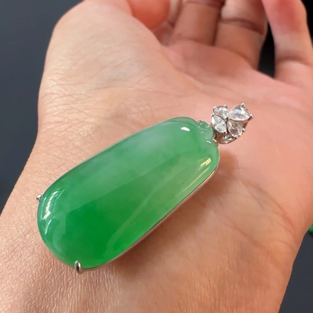 翡翠颈饰18K金镶嵌星*福瓜分单