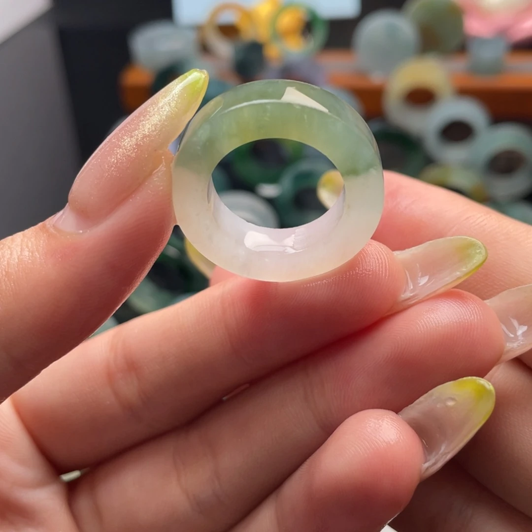定制翡翠未镶嵌戒指