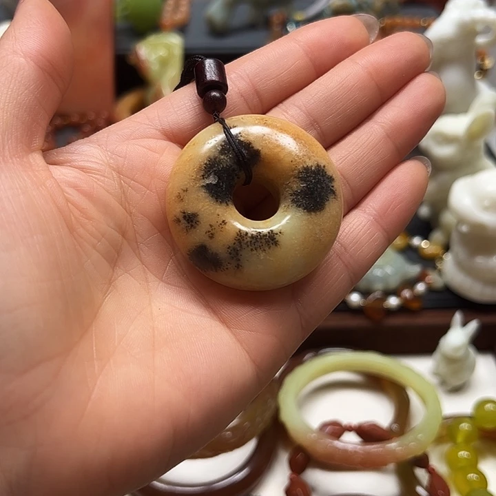 蛇纹石玉吊坠未镶嵌