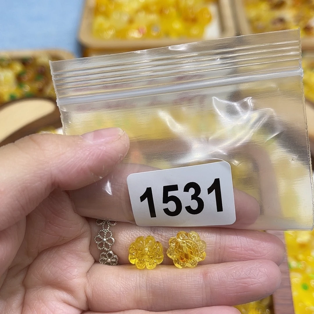 琥珀未镶嵌颈饰蜜蜡